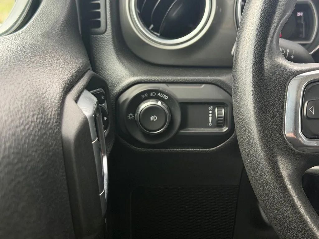 2023 Jeep Wrangler 4-Door Sahara