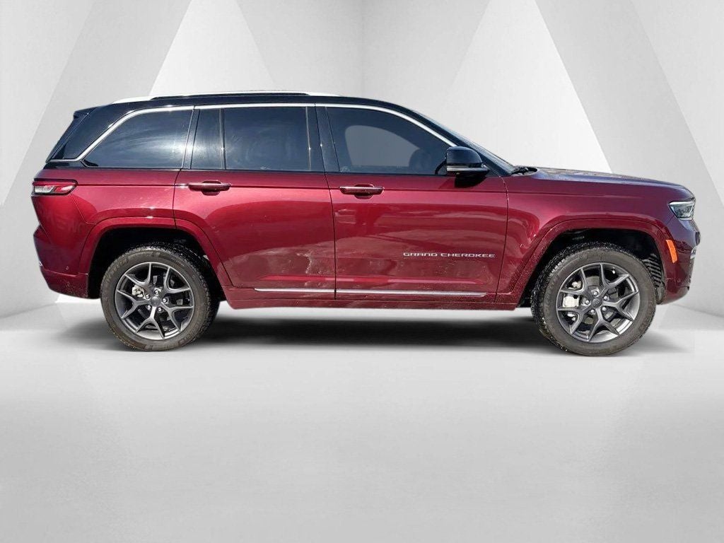2022 Jeep Grand Cherokee Summit
