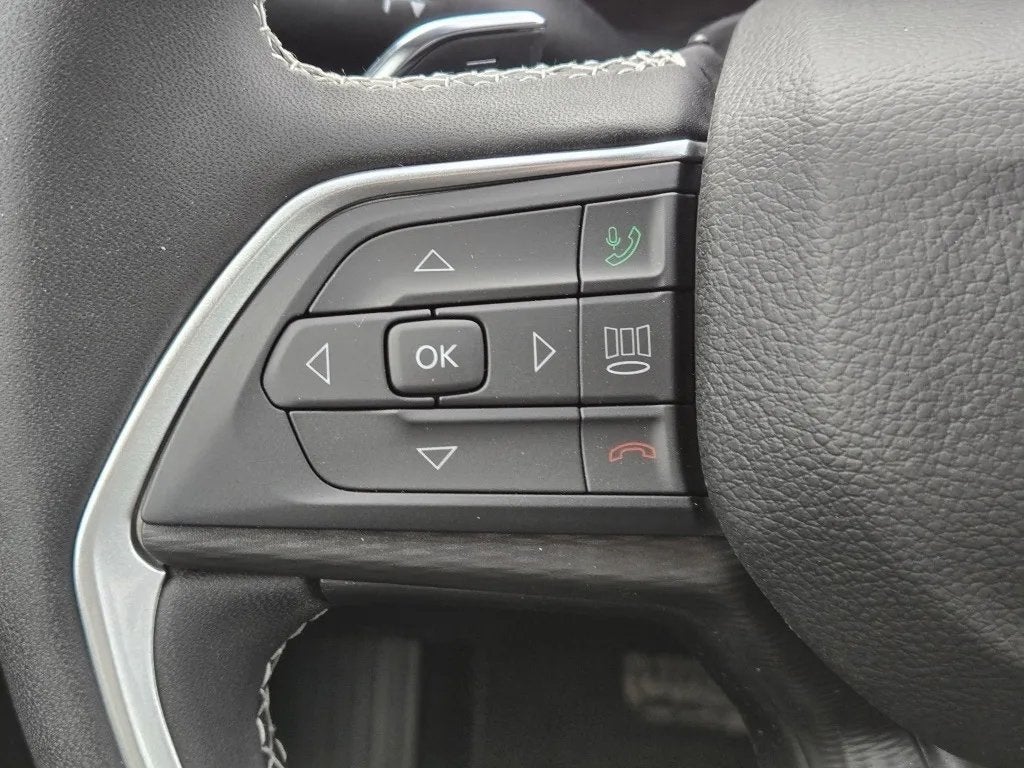 2025 Jeep Grand Cherokee GRAND CHEROKEE L LAREDO 4X4