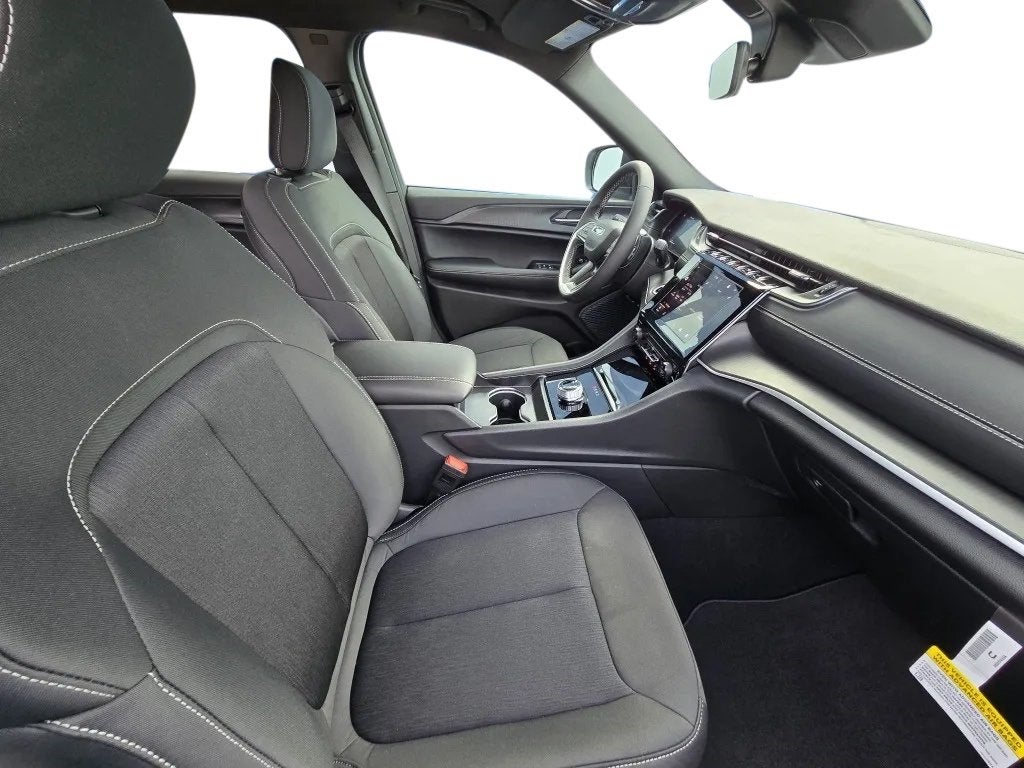 2025 Jeep Grand Cherokee GRAND CHEROKEE L LAREDO 4X4