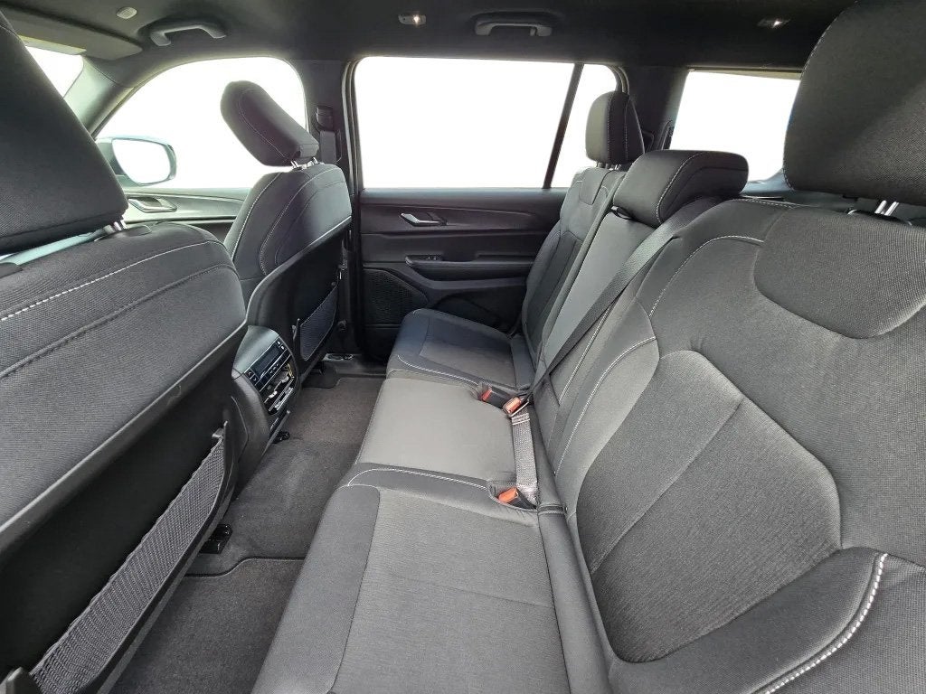 2025 Jeep Grand Cherokee GRAND CHEROKEE L LAREDO 4X4