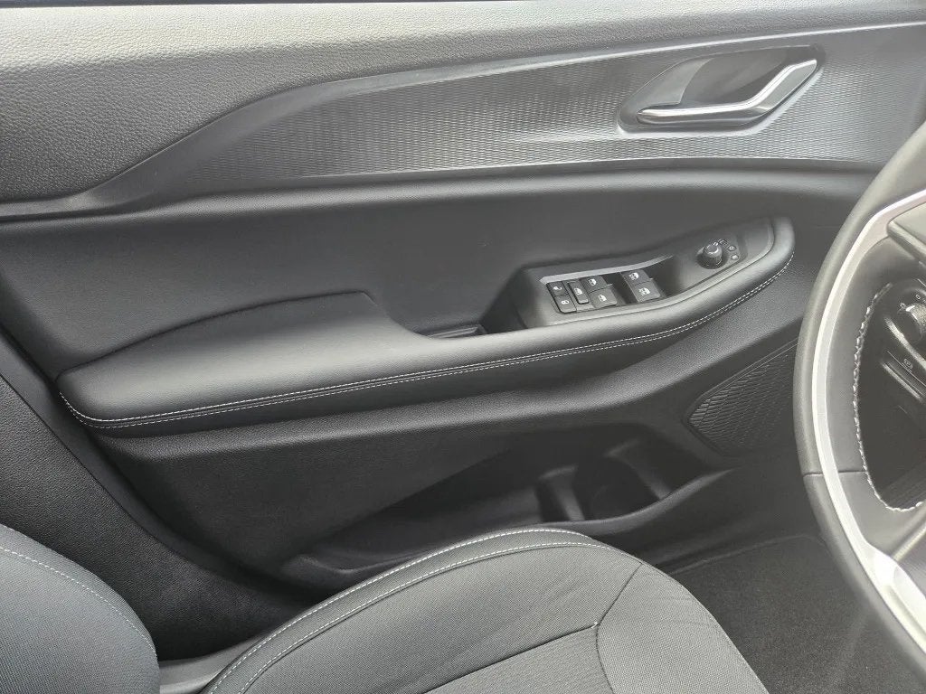 2025 Jeep Grand Cherokee GRAND CHEROKEE L LAREDO X 4X4