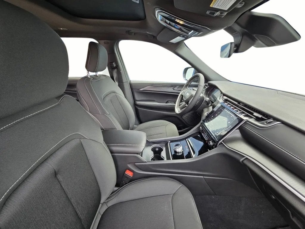 2025 Jeep Grand Cherokee GRAND CHEROKEE L LAREDO X 4X4