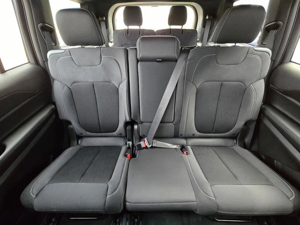 2025 Jeep Grand Cherokee GRAND CHEROKEE L LAREDO X 4X4