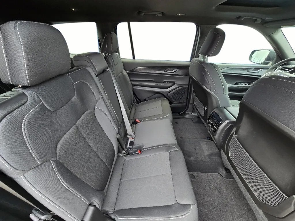 2025 Jeep Grand Cherokee GRAND CHEROKEE L LAREDO X 4X4