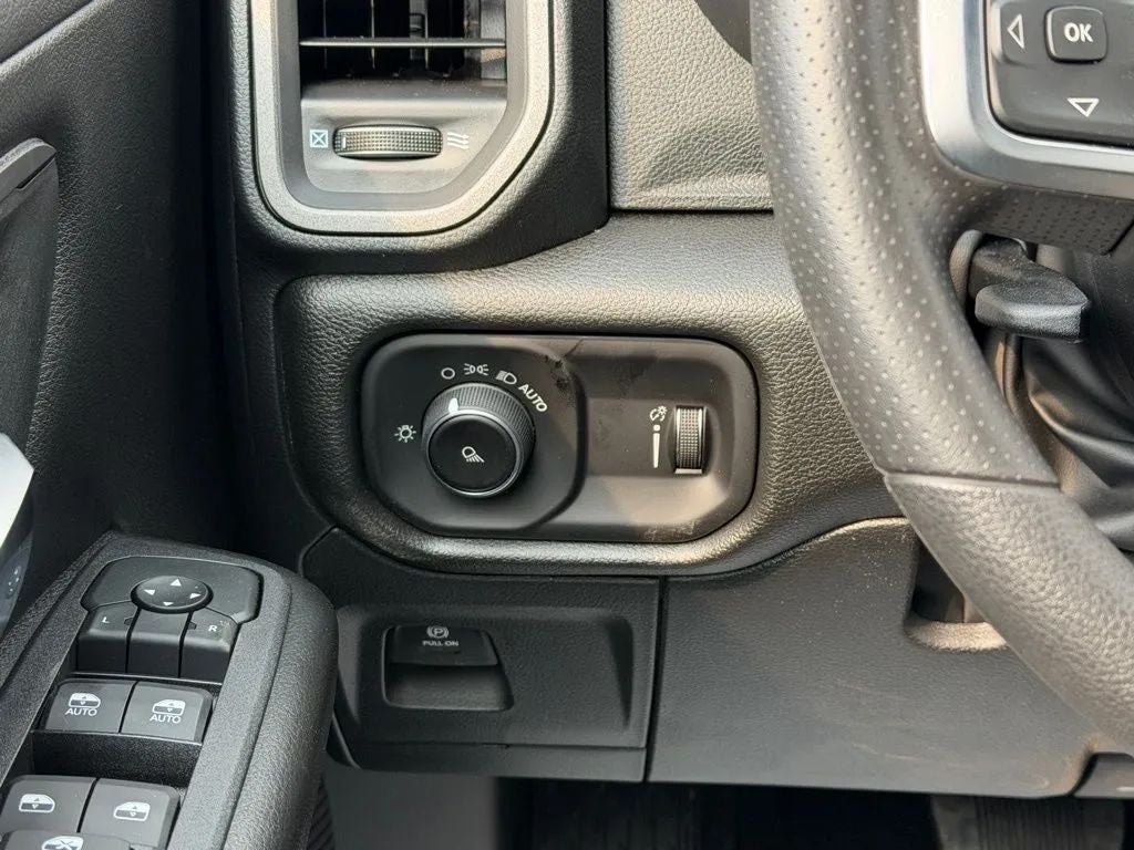 2026 RAM Ram 1500 RAM 1500 TRADESMAN CREW CAB 4X4 5'7' BOX