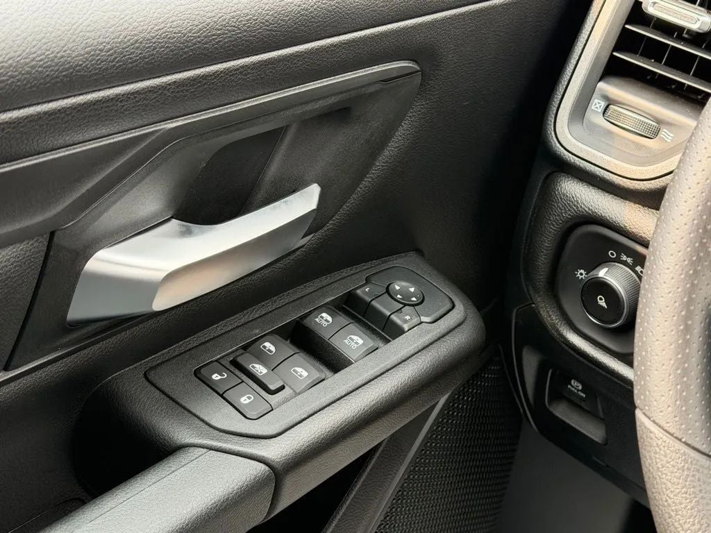 2026 RAM Ram 1500 RAM 1500 TRADESMAN CREW CAB 4X4 5'7' BOX