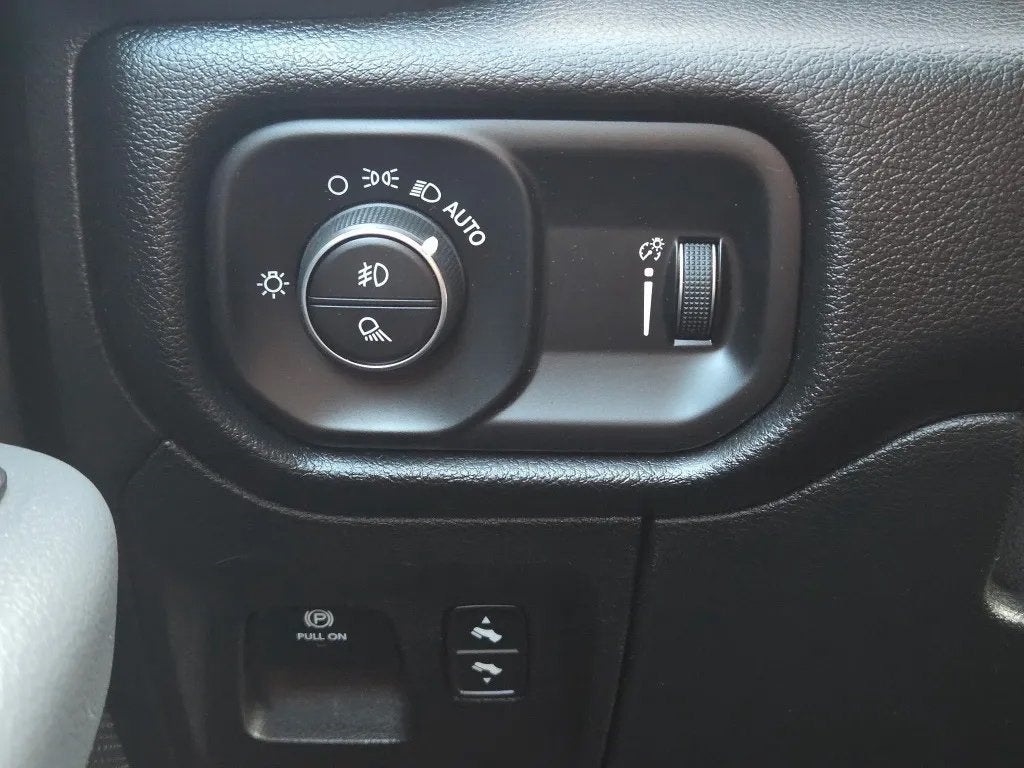 2022 RAM 1500 Big Horn Quad Cab 4x4 6'4' Box