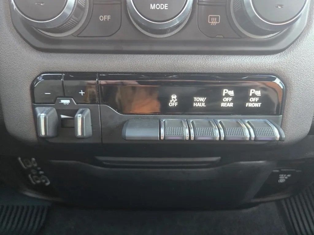 2022 RAM 1500 Big Horn Quad Cab 4x4 6'4' Box