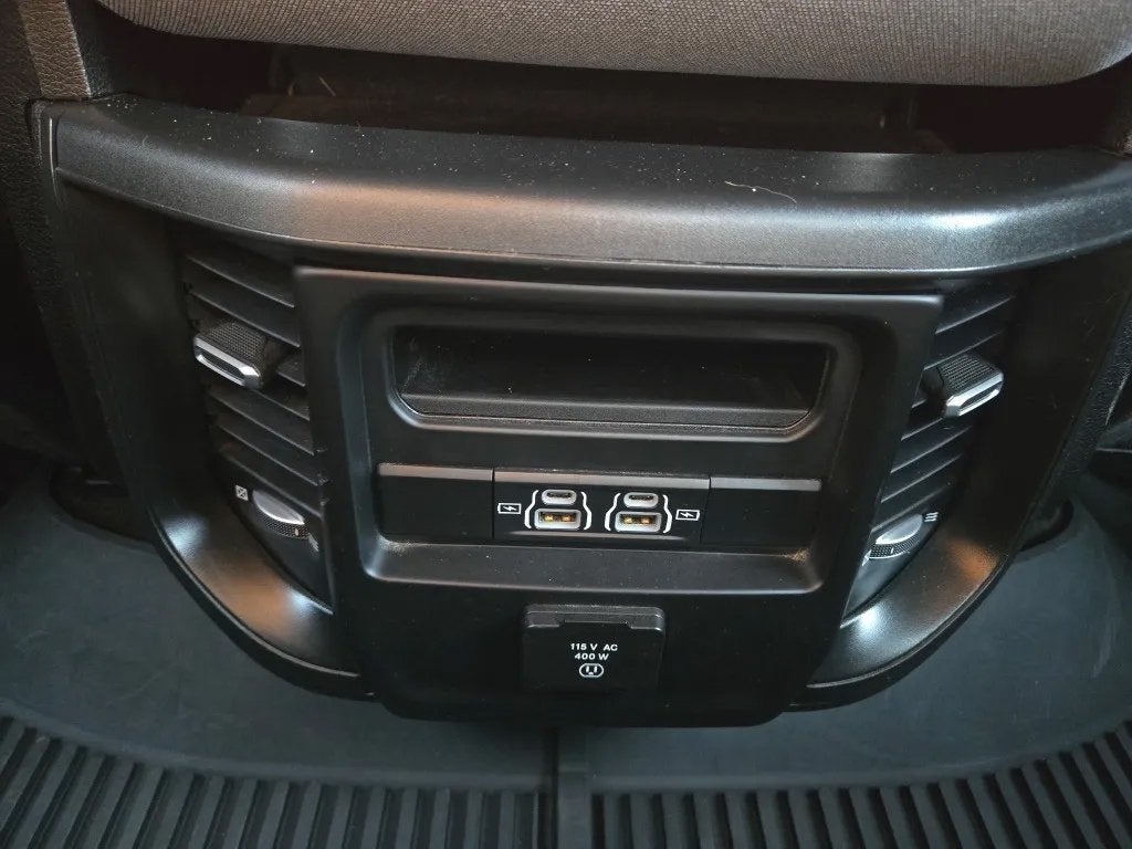 2022 RAM 1500 Big Horn Quad Cab 4x4 6'4' Box