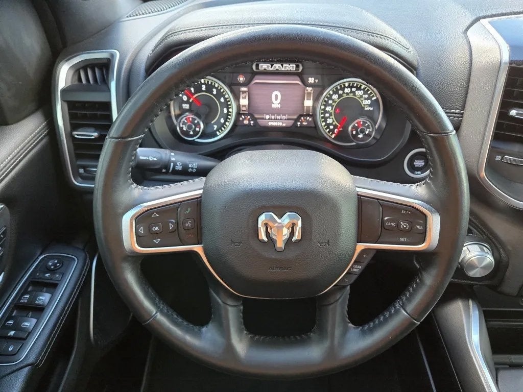 2020 RAM 1500 Laramie Crew Cab 4x4 5'7' Box