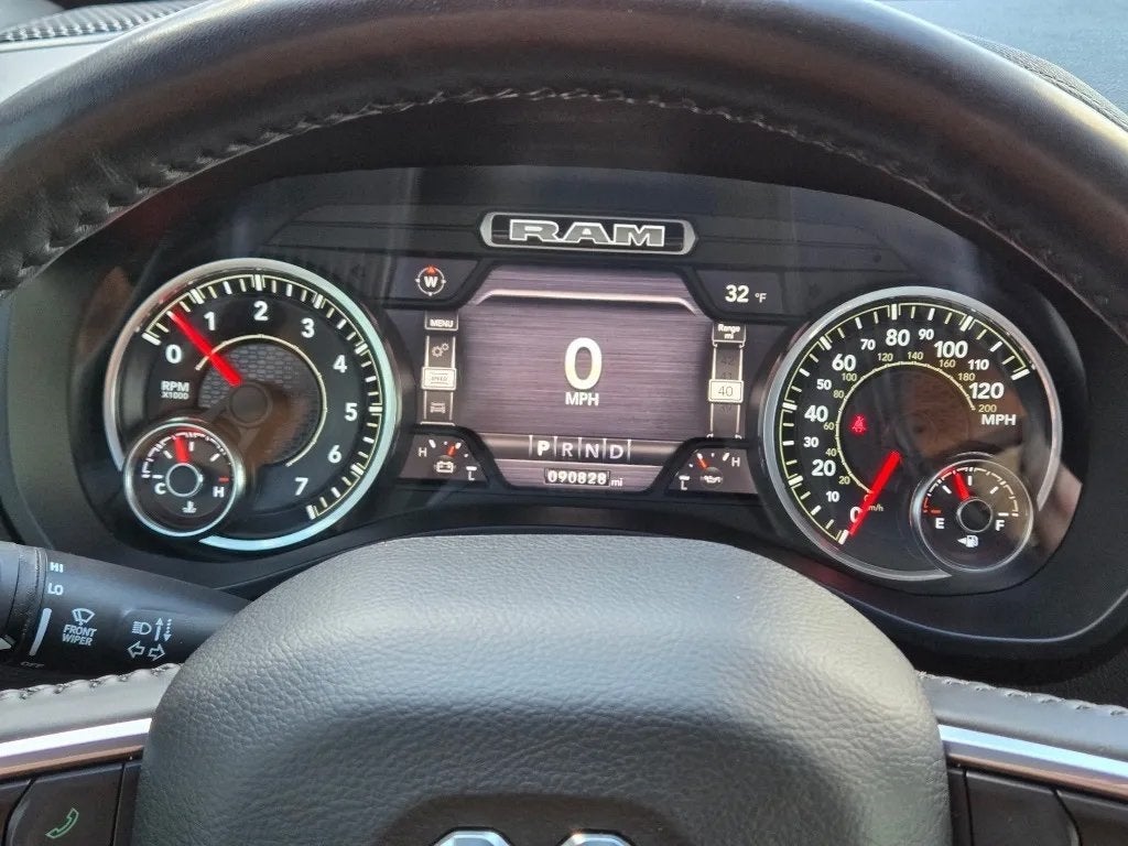 2020 RAM 1500 Laramie Crew Cab 4x4 5'7' Box