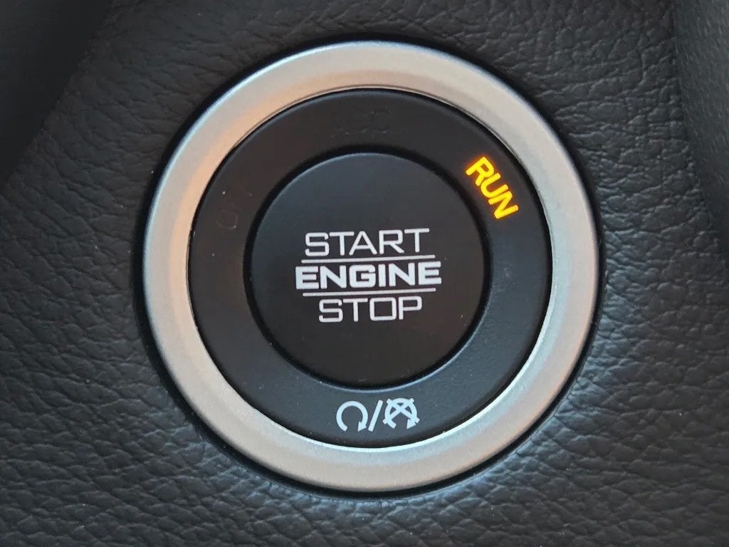 2020 RAM 1500 Laramie Crew Cab 4x4 5'7' Box