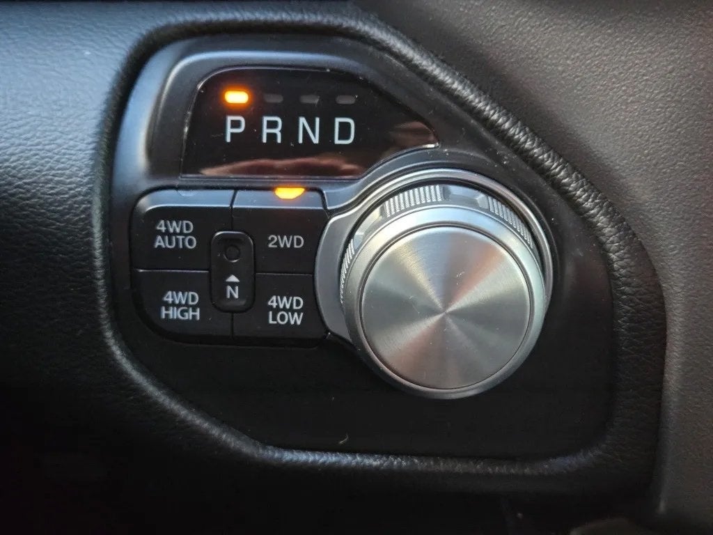 2020 RAM 1500 Laramie Crew Cab 4x4 5'7' Box