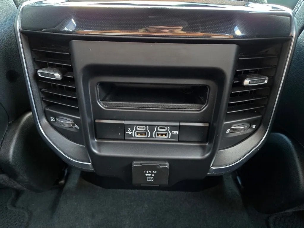 2020 RAM 1500 Laramie Crew Cab 4x4 5'7' Box