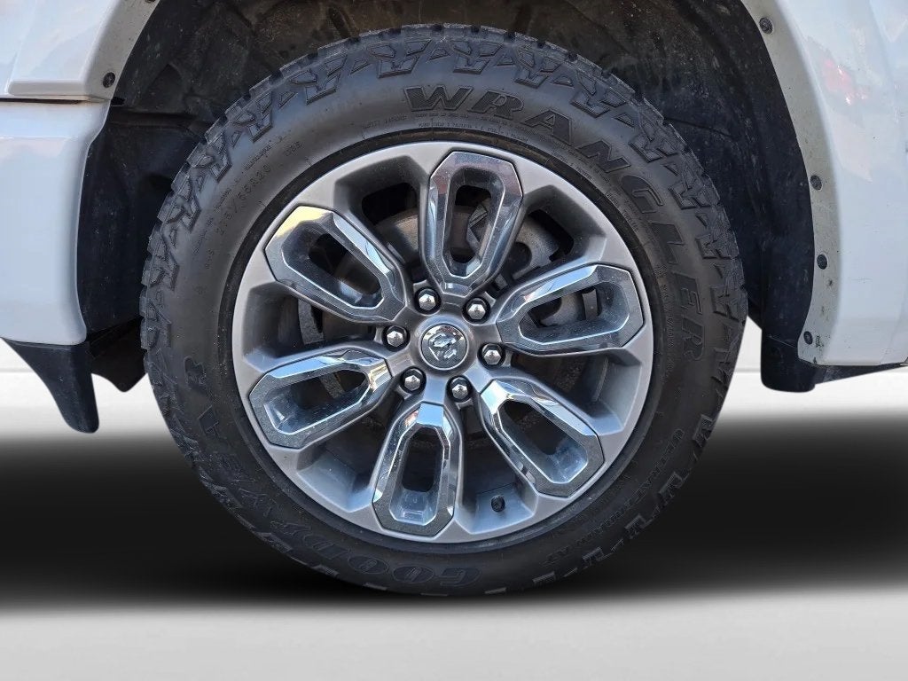 2020 RAM 1500 Laramie Crew Cab 4x4 5'7' Box