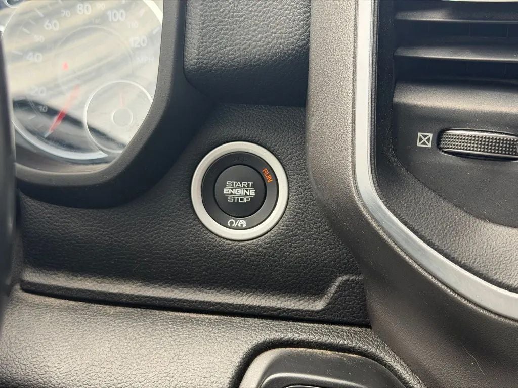 2019 RAM 1500 Big Horn/Lone Star Crew Cab 4x4 6'4' Box