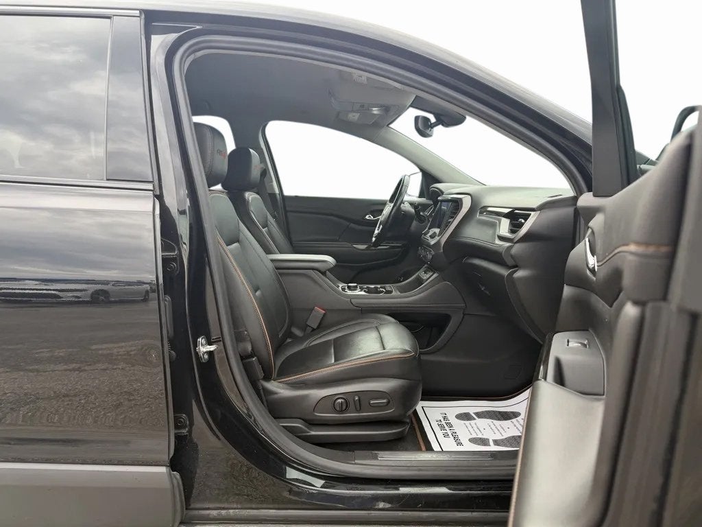 2022 GMC Acadia AWD AT4