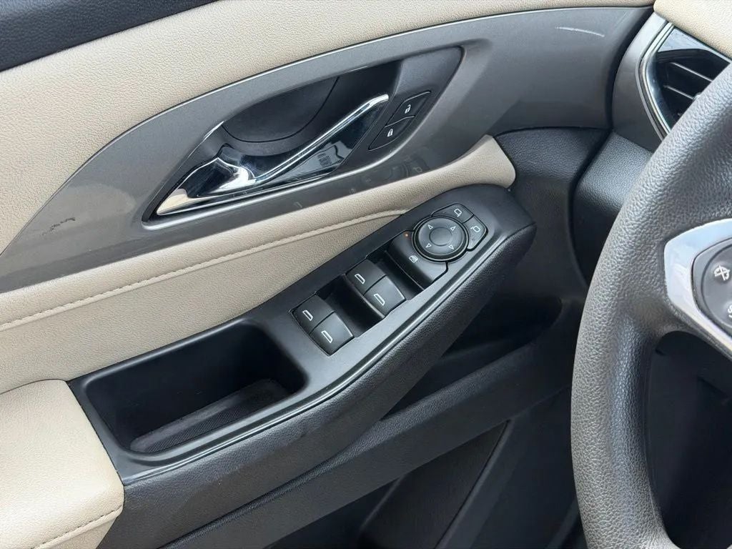 2023 Chevrolet Traverse FWD LS