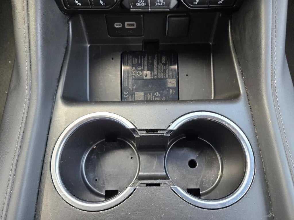 2024 Chevrolet Suburban 4WD LT