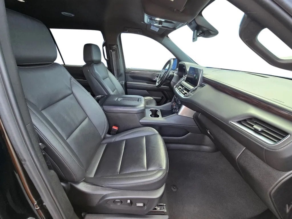 2024 Chevrolet Suburban 4WD LT