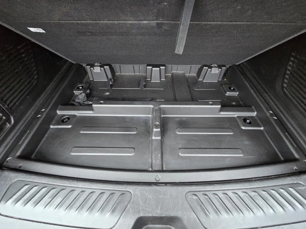 2024 Chevrolet Suburban 4WD LT