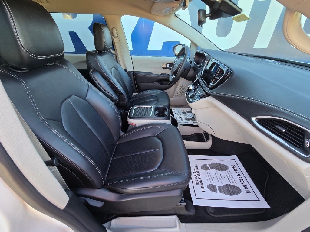 2024 Chrysler Pacifica Hybrid Select