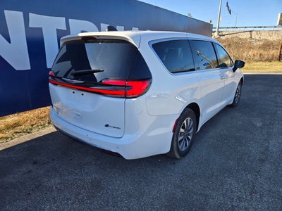 2024 Chrysler Pacifica Hybrid Select