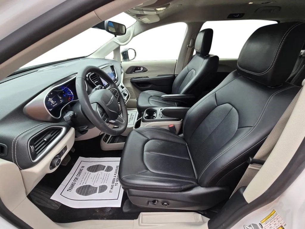 2024 Chrysler Pacifica Hybrid Select