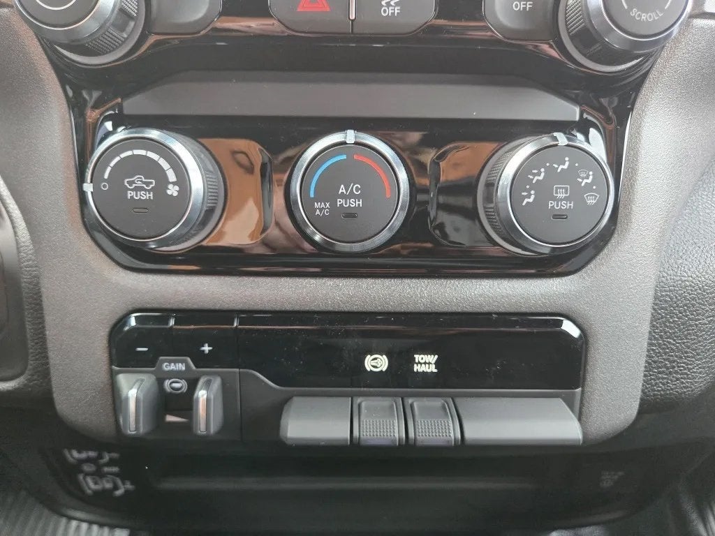 2026 RAM Ram 3500 RAM 3500 TRADESMAN CREW CAB 4X4 6'4' BOX