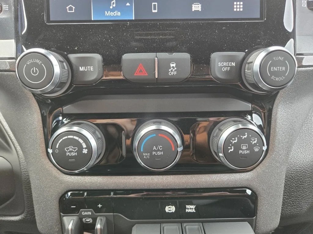 2026 RAM Ram 3500 RAM 3500 TRADESMAN CREW CAB 4X4 6'4' BOX