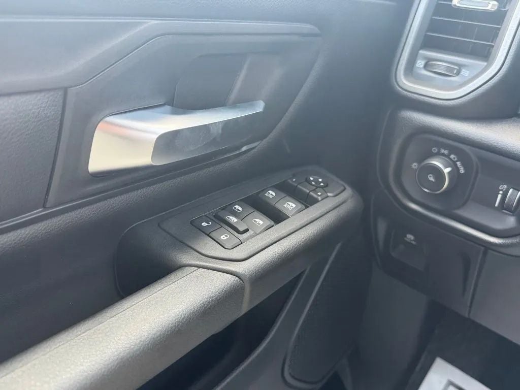 2026 RAM Ram 1500 RAM 1500 TRADESMAN CREW CAB 4X4 5'7' BOX