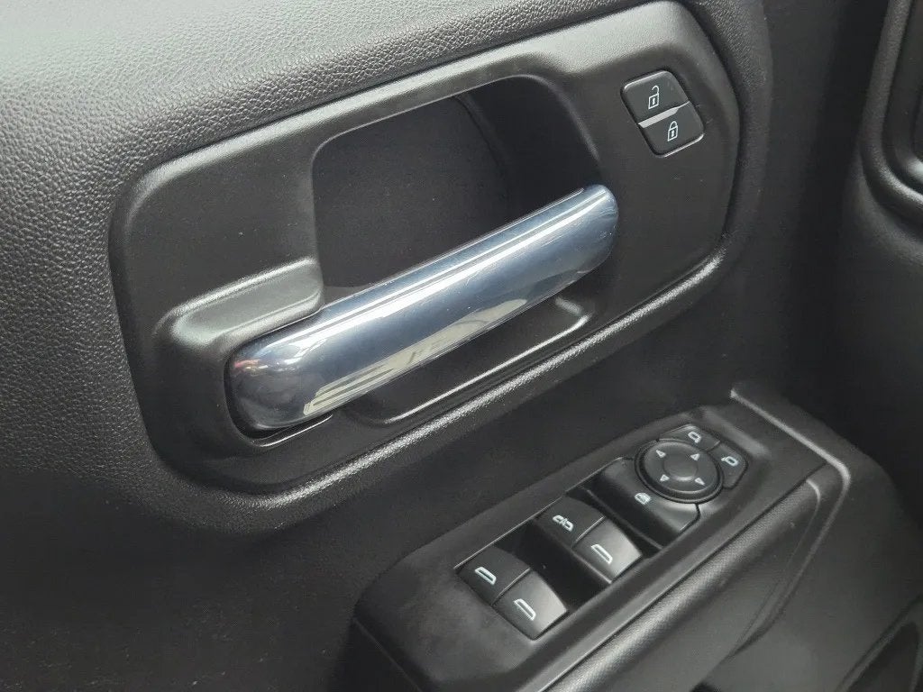 2020 Chevrolet Silverado 1500 4WD Crew Cab Short Bed Custom