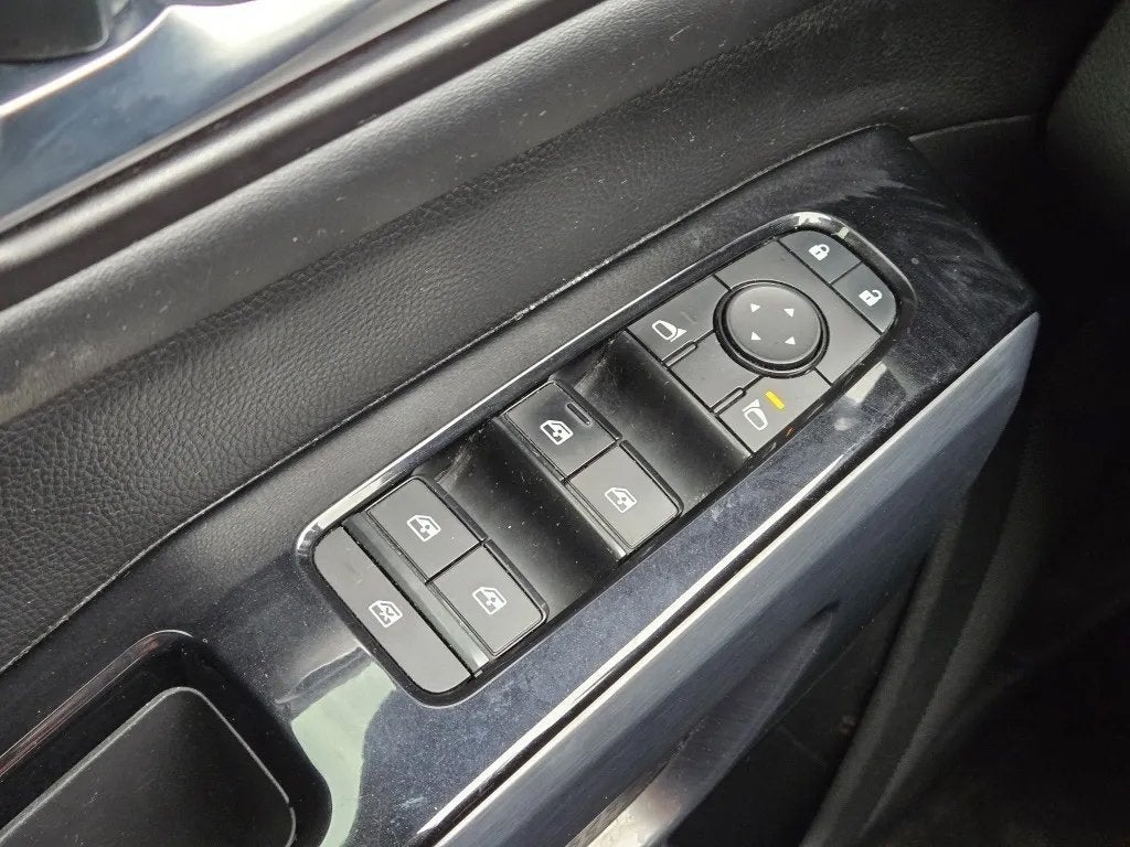 2022 Nissan Pathfinder SL 2WD