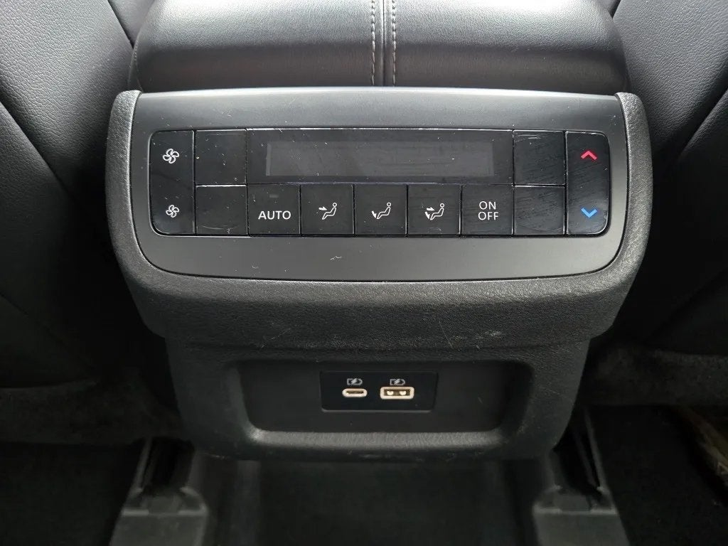 2022 Nissan Pathfinder SL 2WD