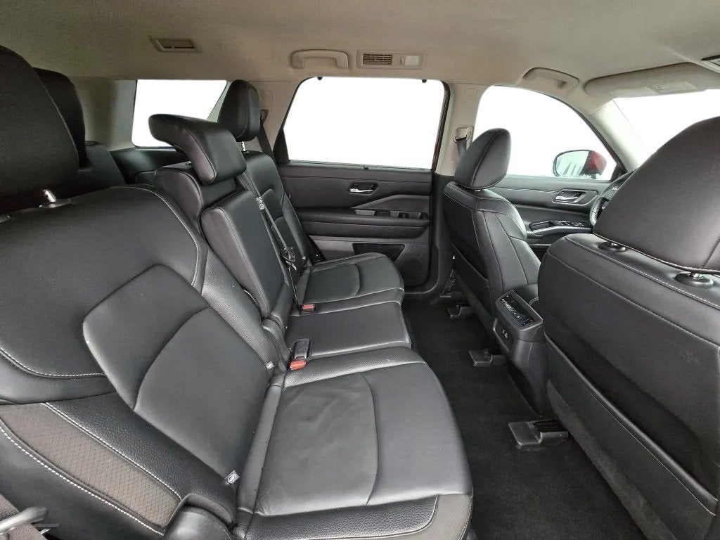 2022 Nissan Pathfinder SL 2WD